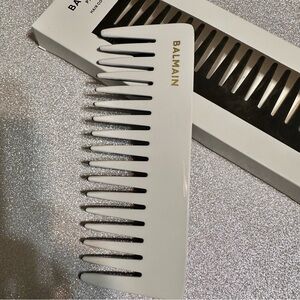 NWT-AUTHENTIC BALMAIN PARIS COUTURE  COMB